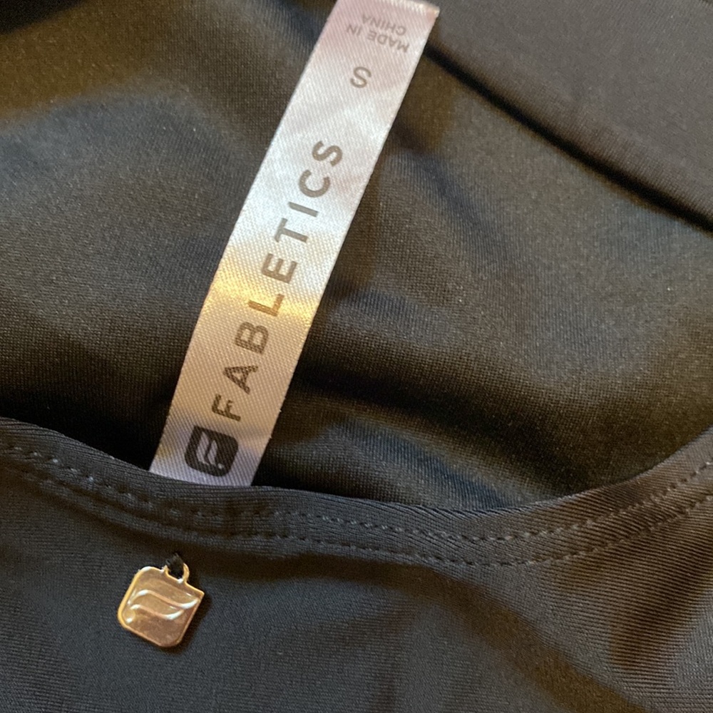 Fabletics Rash Guard - Picture 3 of 3